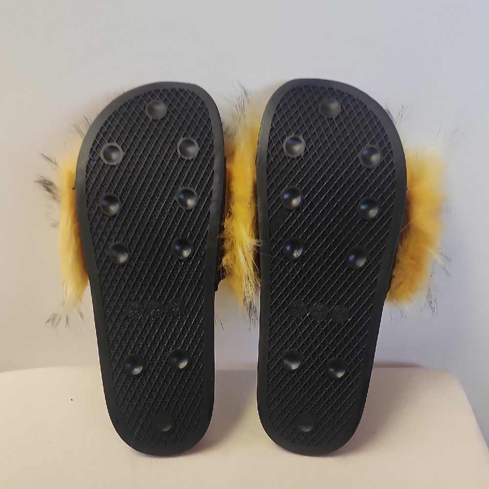 NIB. Set Of 2 Yellow and Blue Furry Slide Sandals. - Picture 5 of 12
